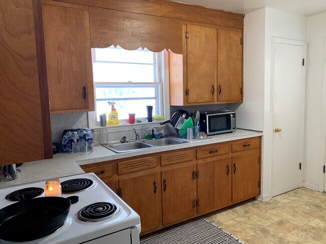 Building Photo - 2 Bed 1 Bath Blacksburg Home