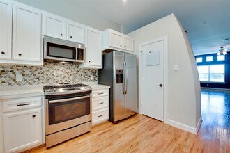 Building Photo - 5941 S Loop E