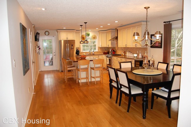 Building Photo - 4 br, 3.5 bath House - 131 Crooked Back Loop