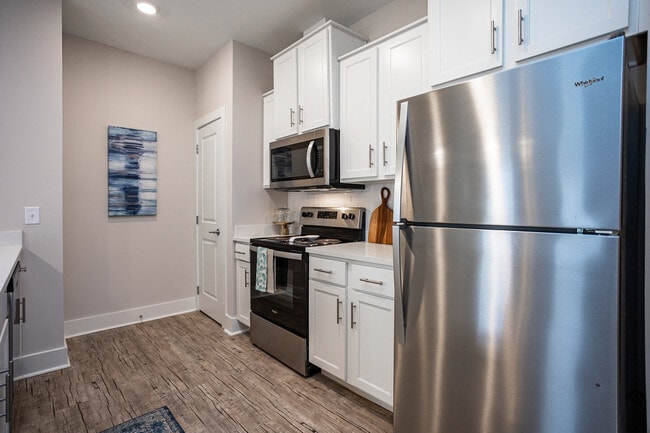 Building Photo - Farragut Junction Apartments