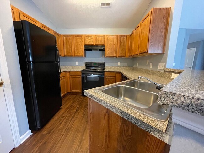Building Photo - See This 3 Bedroom Home In The Scotland Ri...