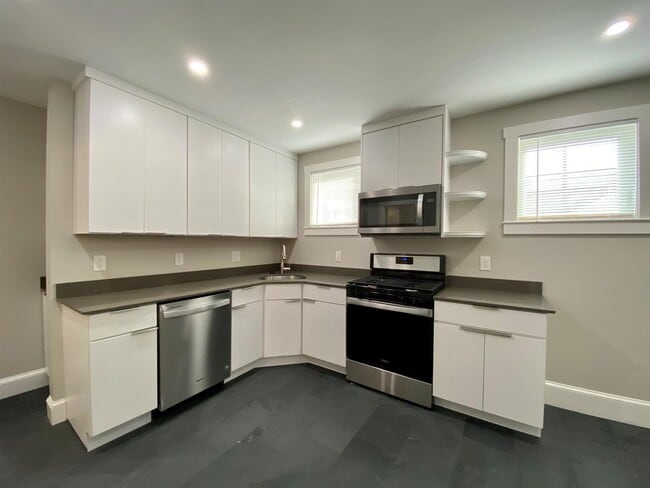 Building Photo - 23 Elmer St