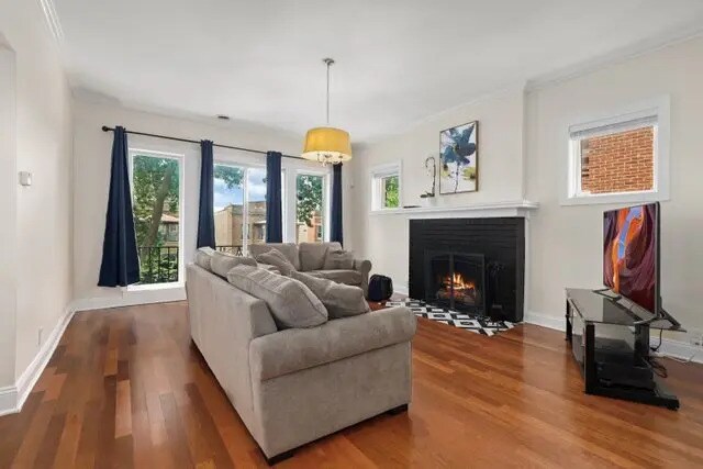 Foto del edificio - 7619 N Bosworth Ave