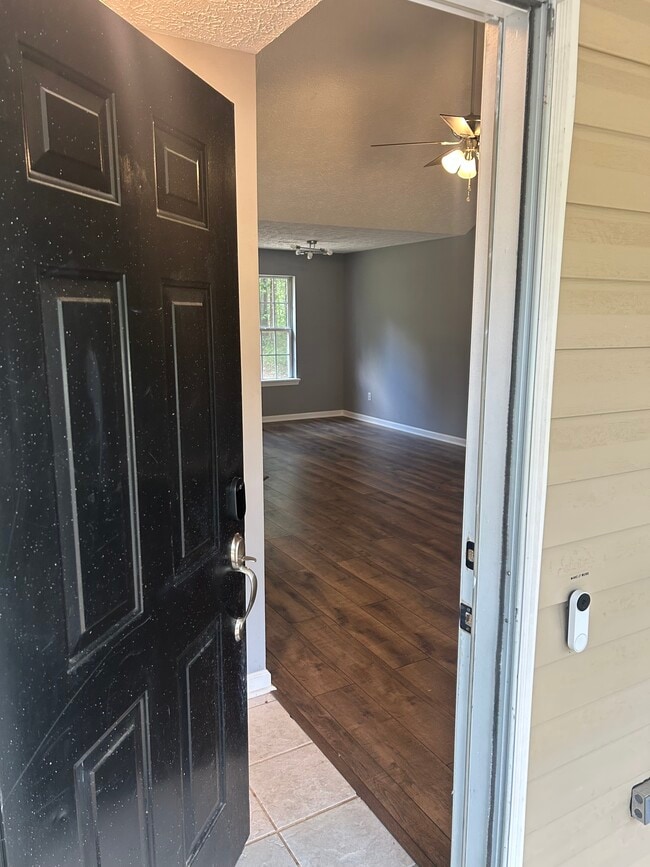 Building Photo - 180 McIntosh Estates Dr