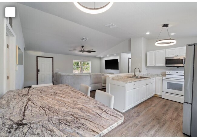 Building Photo - 5005 Squaw Ln