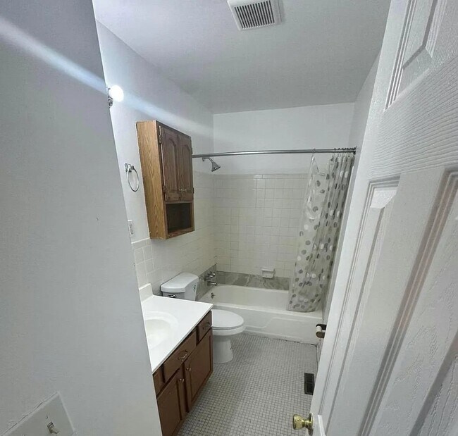 Building Photo - 1556 Meredith Dr