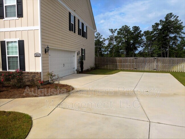 Foto del edificio - 3031 Haynes Station Dr