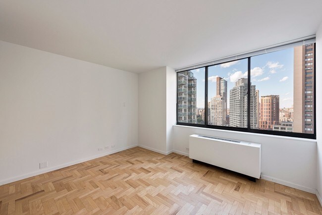 Foto del edificio - 62 W 62nd St