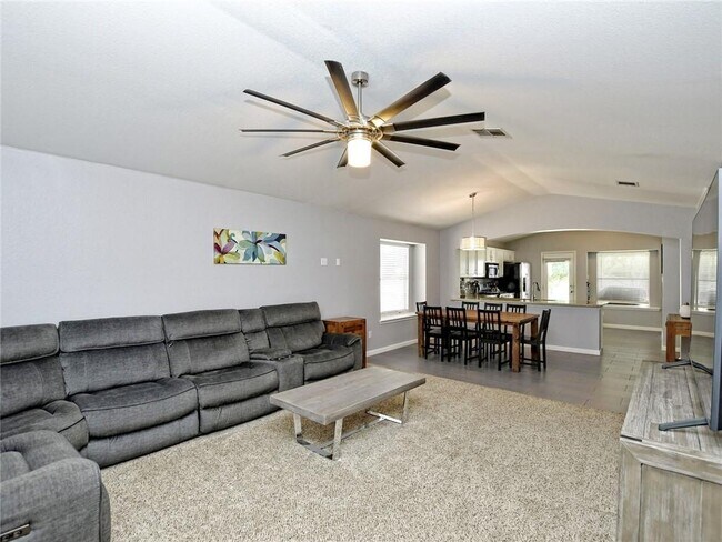 Building Photo - 5912 Hartson
