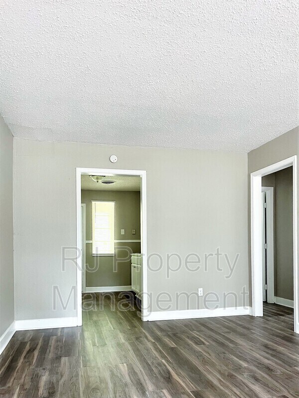 Building Photo - 3062 Waynoka Ave