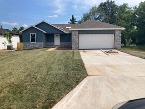 Building Photo - 115 E Rosalie St