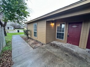 Building Photo - 404 S Anglin St