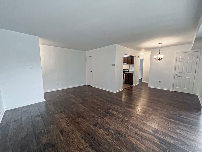 Building Photo - A Gorgeous 1 Bed 1 Bath Unit With Patio In...