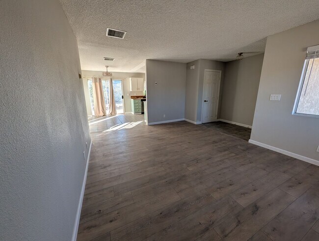 Building Photo - Perfect Family Home: 3-Bedroom, 2-Bath Gem