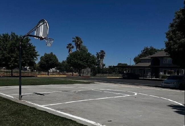 Building Photo - 300 Myer Dr