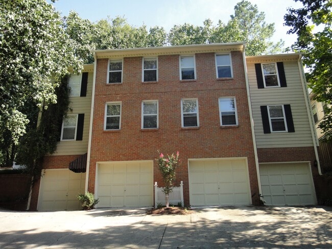 Building Photo - 2925 10th Ct S