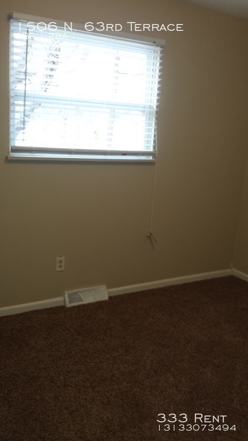 Building Photo - ~ Great Duplex in KCK~