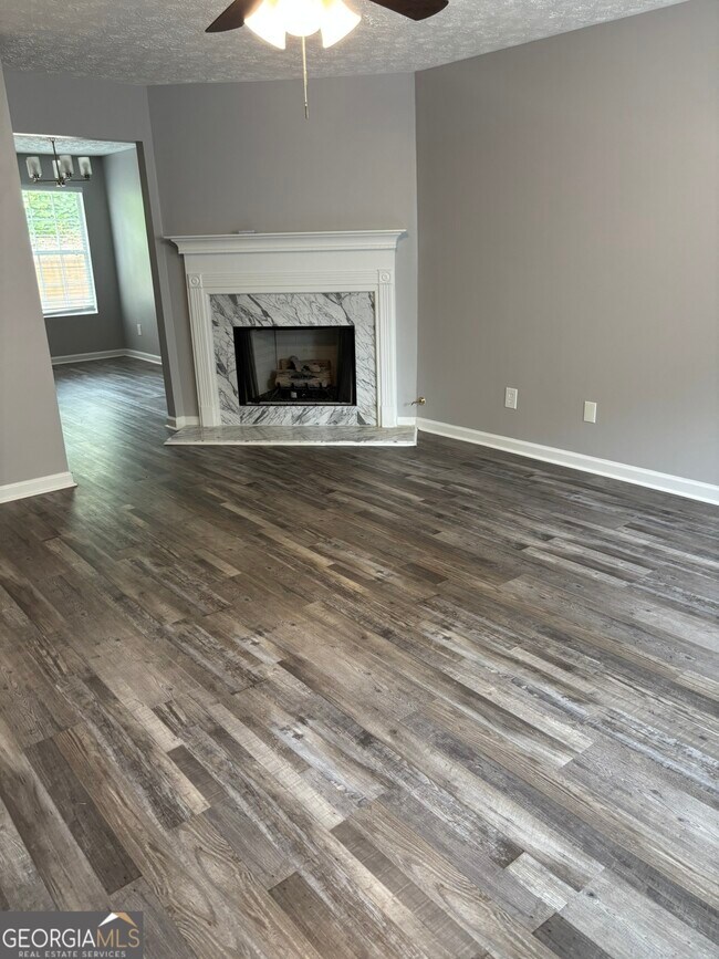Foto del edificio - 5739 Windfall Ln