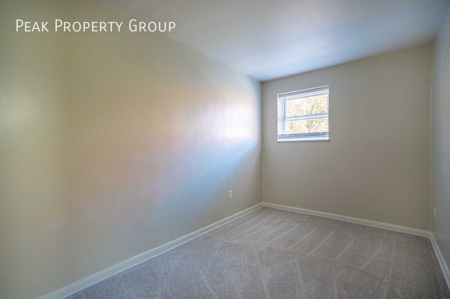 Building Photo - Available July! NEWLY RENOVATED! 2 Bedroom...