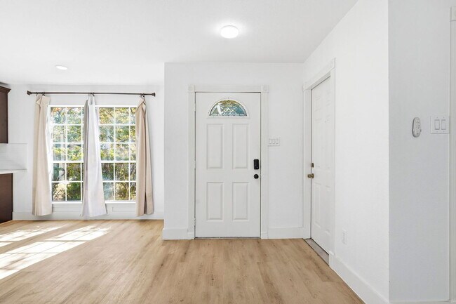 Building Photo - 11011 Almond Grove