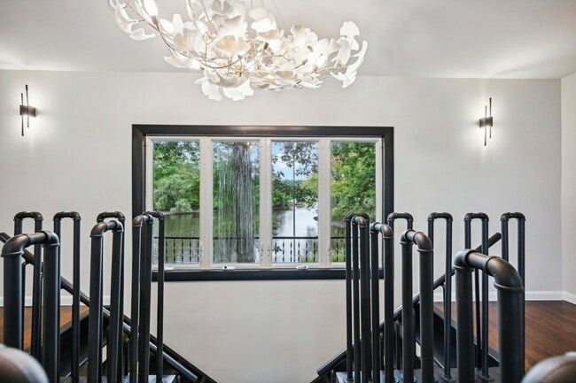 Foto del edificio - 10 Oakridge Ave