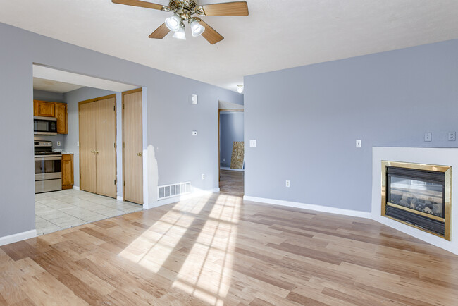 Building Photo - Salt Creek Townhomes