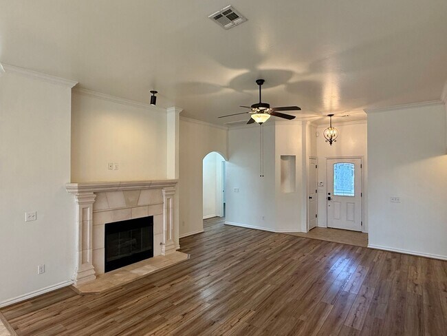 Foto del edificio - Inviting 3 Bed 2 Bath in Deer Creek Neighborhood