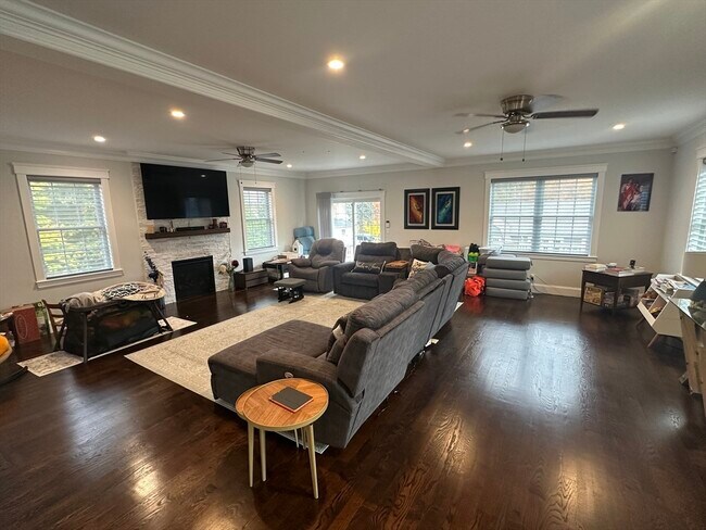 Foto del edificio - 53 Old Mystic St