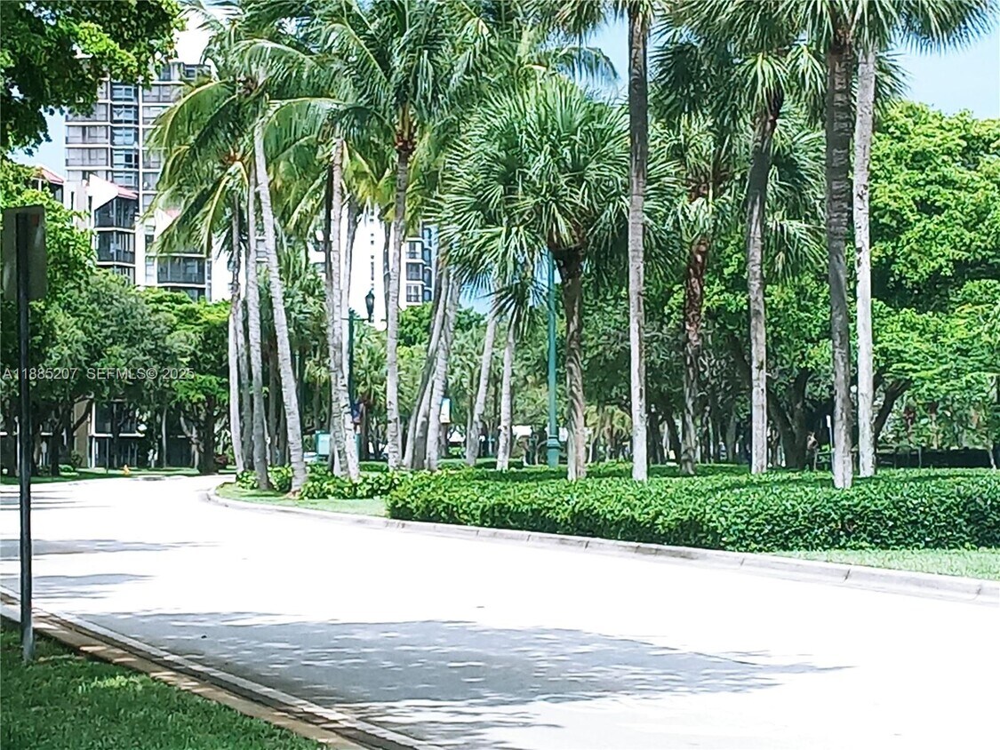 Foto del edificio - 20400 W Country Club Dr