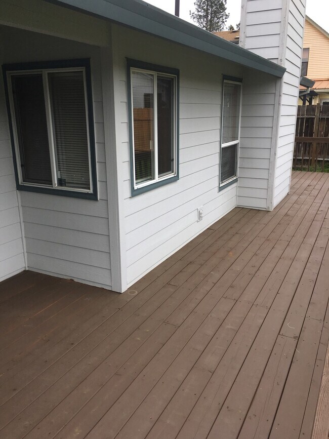 Foto del edificio - 3 Bedroom/2 Bathroom Ranch Style Home In D...