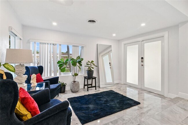 Foto del edificio - 5841 SW 58th Ter