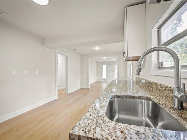 Building Photo - 45 W 55th St