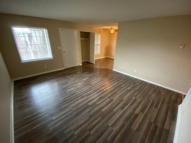 Living room - 2642 Cleveland Blvd