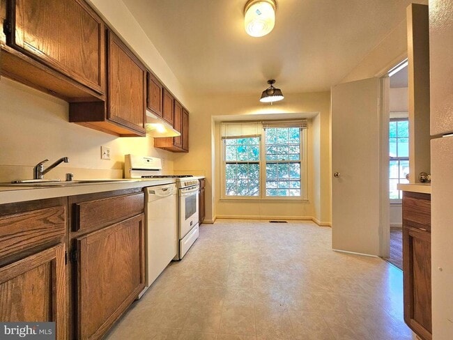 Building Photo - 4713 Gainsborough Dr