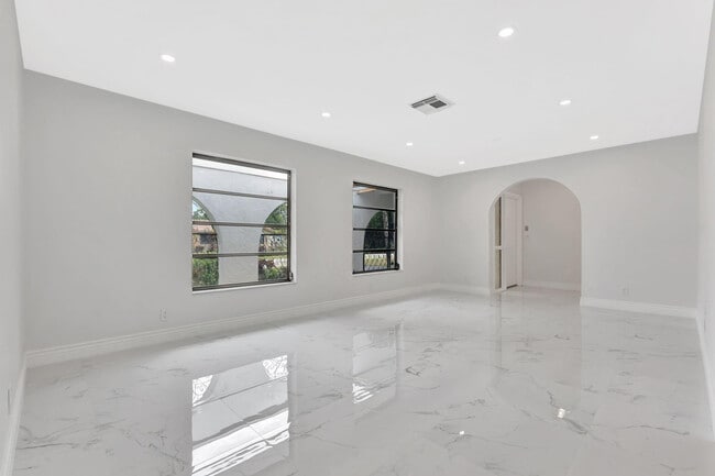 Foto del edificio - 10251 NW 39th Ct