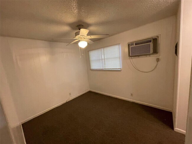 Foto del edificio - 2711 Hemphill Park