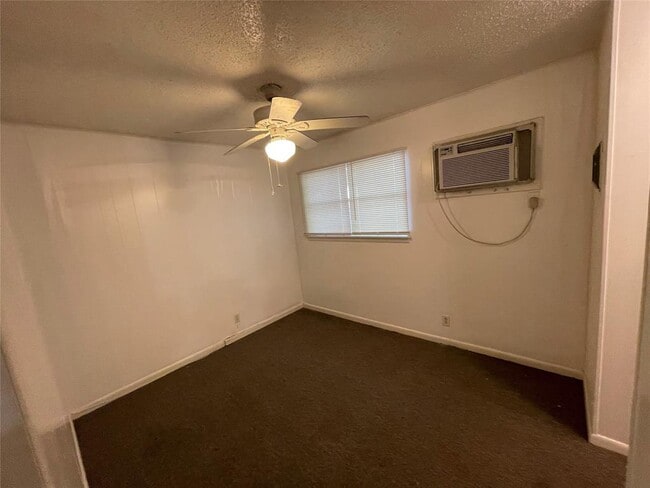 Building Photo - 2711 Hemphill Park