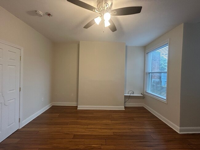 Foto del edificio - 2303 N Calvert St