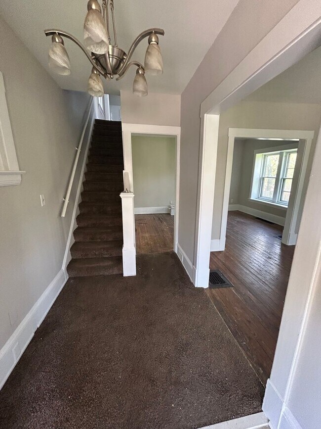 Foto del edificio - Section 8 Accepted! 3br/1.5ba with 2 Car G...