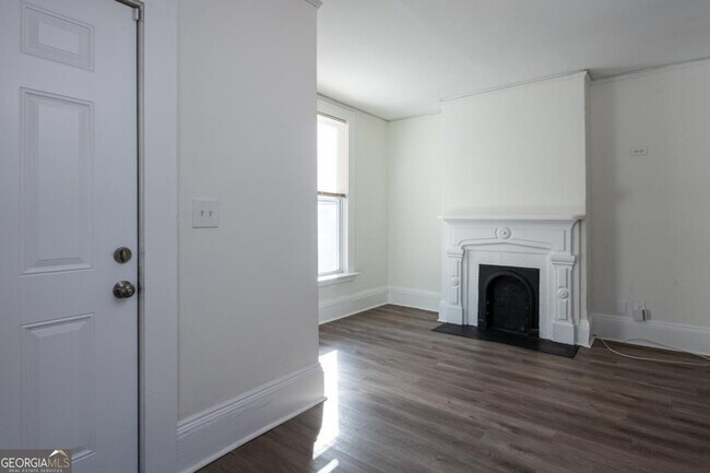 Building Photo - 406 Paines Ave NW
