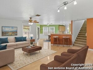 Foto del edificio - 3223 Crested Creek Dr