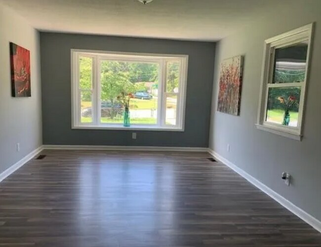 Foto del edificio - Cozy Ranch Home w/ Enclosed Sunroom, Fully...