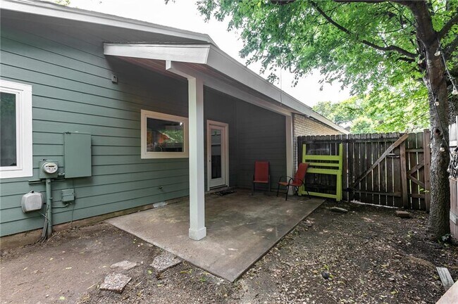 Building Photo - 1310 Barrington Dr