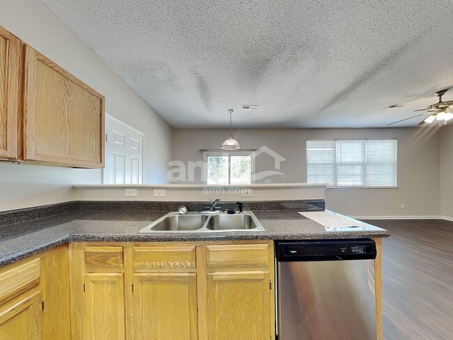 Building Photo - 121 Golden Crest Ct