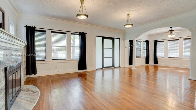 Building Photo - 1676 SW 11th St