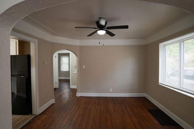 Foto del edificio - This beautifully updated 3-bedroom, 1-bath...