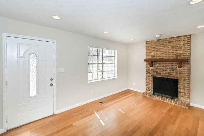 Building Photo - 6836 Markham Dr
