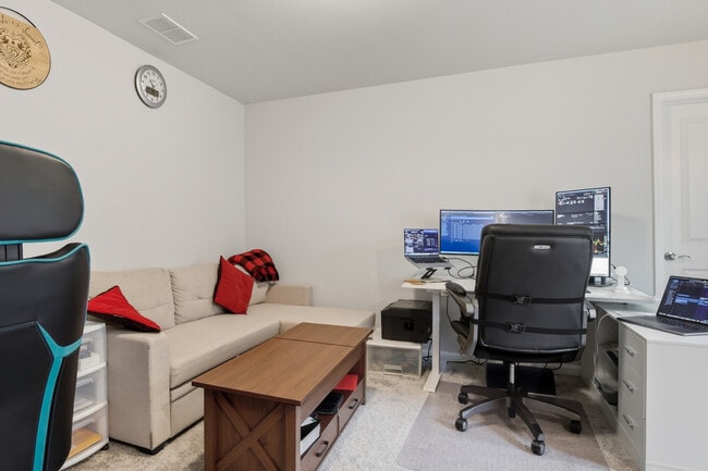 Building Photo - 732 Denburn Pl