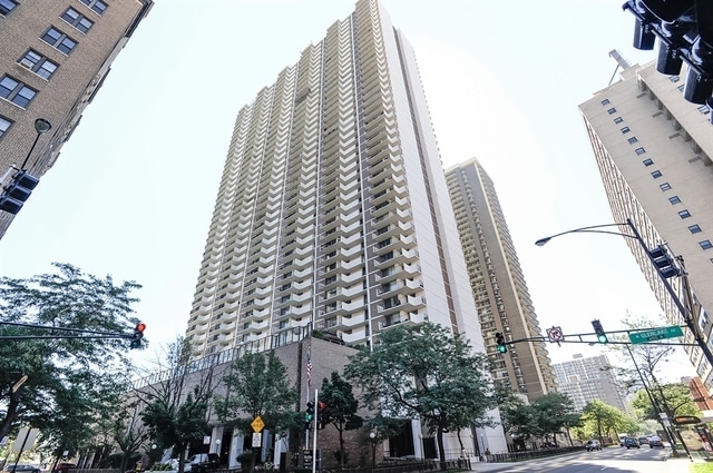 Primary Photo - 6033 N Sheridan Rd