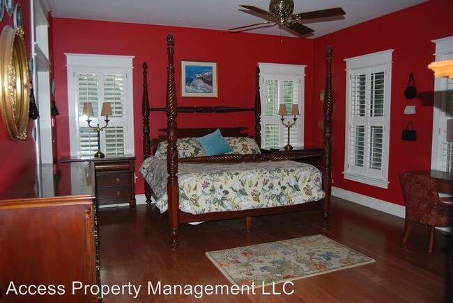 Foto del edificio - 24090 NE Wildwood Rd